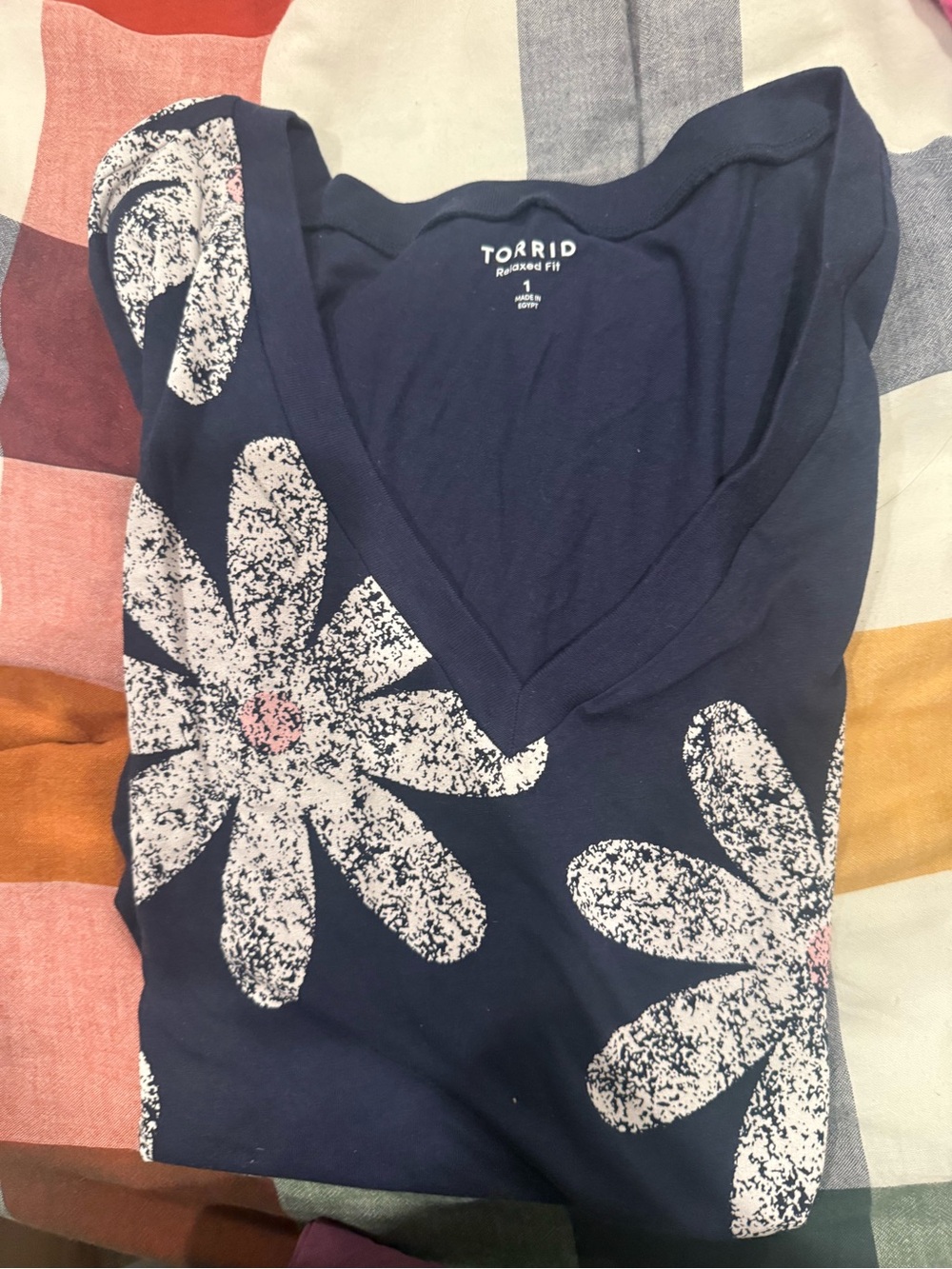 torrid Navy V‑Neck Tank with White Daisy Print Relaxed Tee